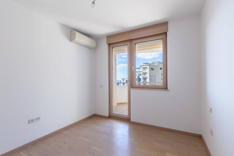 Apartment 52 m² with Sea View and Two Terraces in Bečići — photo 2