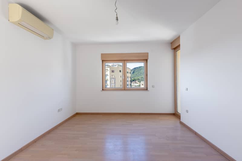 Apartment 52 m² with Sea View and Two Terraces in Bečići — photo 9