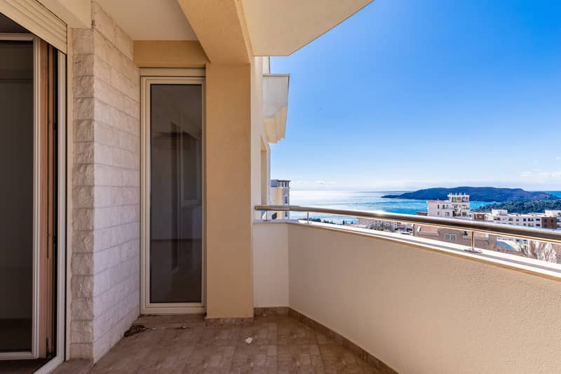 Apartment 52 m² with Sea View and Two Terraces in Bečići — photo 5
