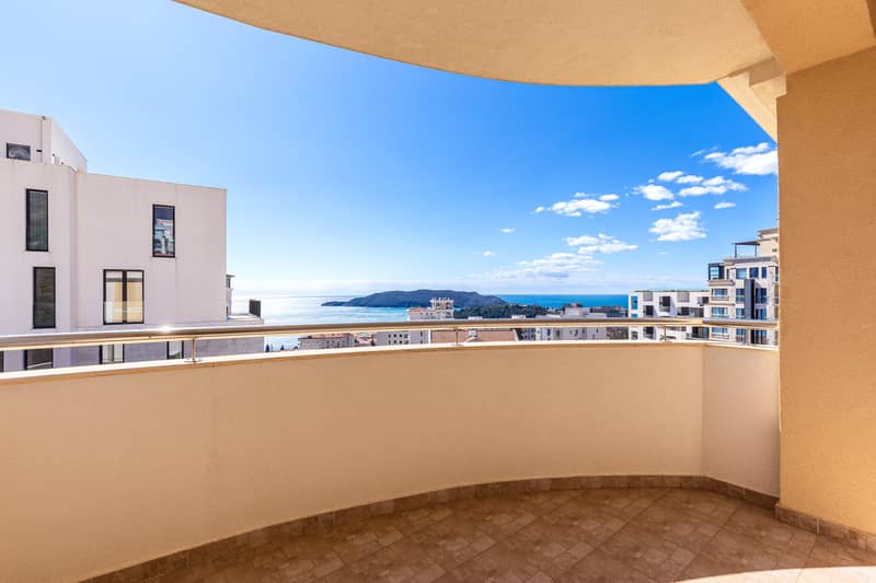 Apartment 52 m² with Sea View and Two Terraces in Bečići — photo 17