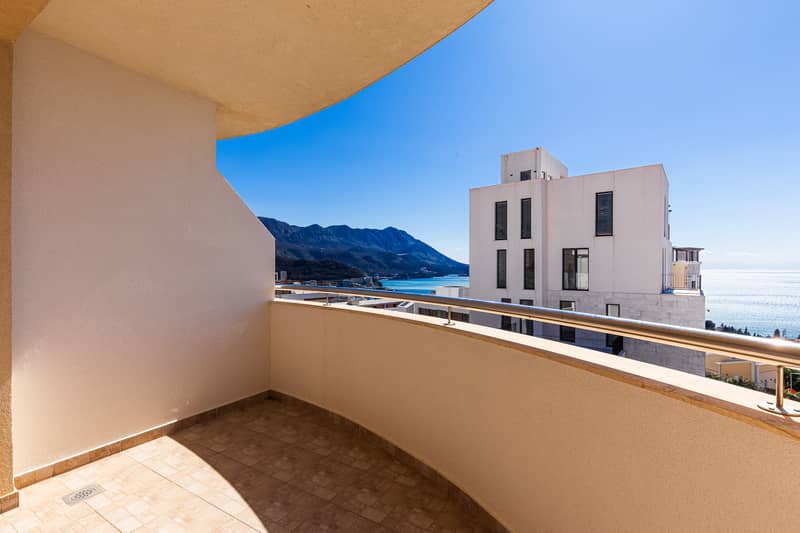 Apartment 52 m² with Sea View and Two Terraces in Bečići — photo 14