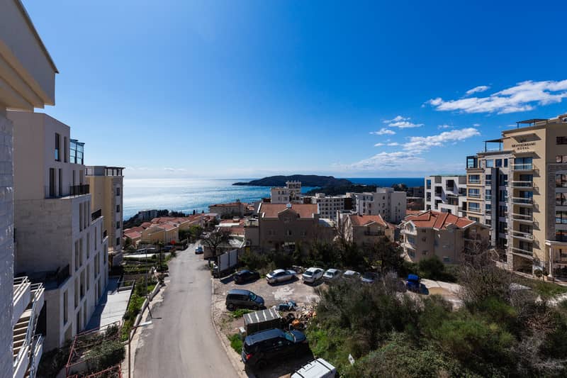 Apartment 52 m² with Sea View and Two Terraces in Bečići — photo 6