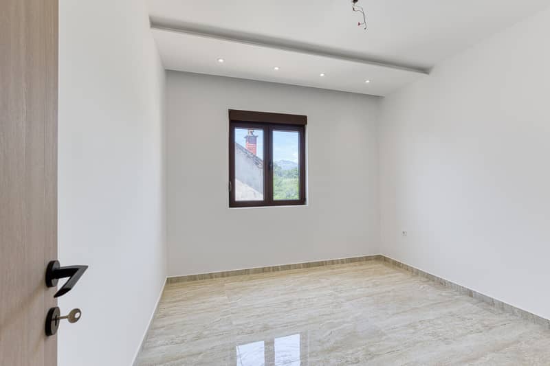 Renovated Apartment in Tivat, 78 m² — photo 11