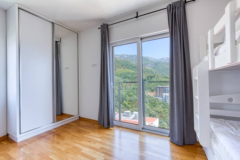 Luxury penthouse in 5★ complex with rooftop hot tub and sunrise view — photo 13