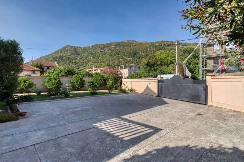 Tourist and Hotel Complex for Sale Near Budva – Lastva Grbaljska — photo 11