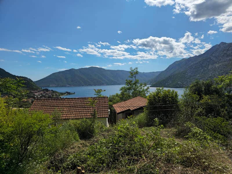 Участок с панорамным видом на море в Рисане, Черногория — 910 м² — фото 5