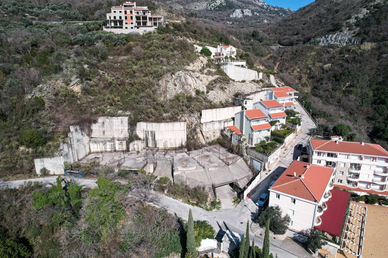 1,580 m² plot with apartment hotel project in Reževići — photo 2