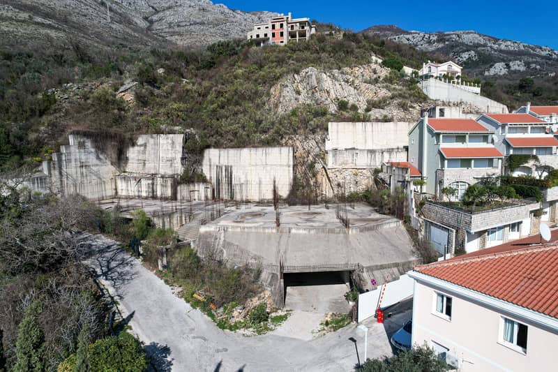 1,580 m² plot with apartment hotel project in Reževići — photo 5