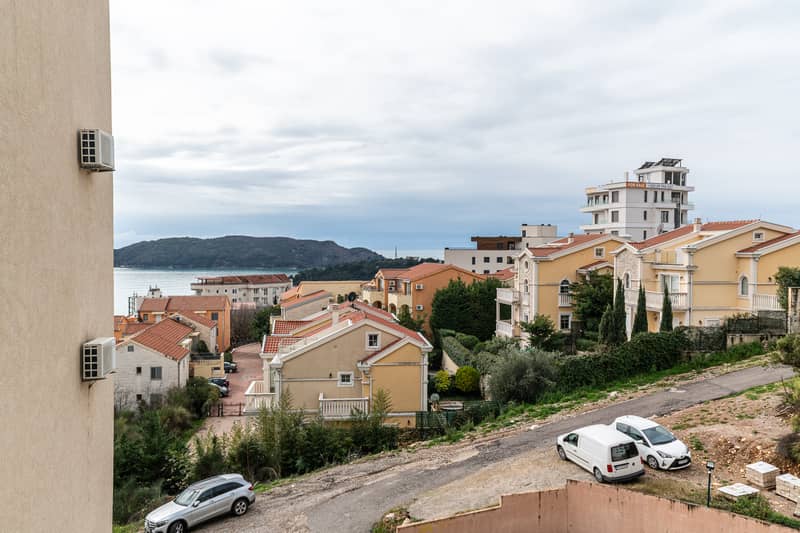 Spacious 64 m² Apartment in Becici with Sea View — photo 9