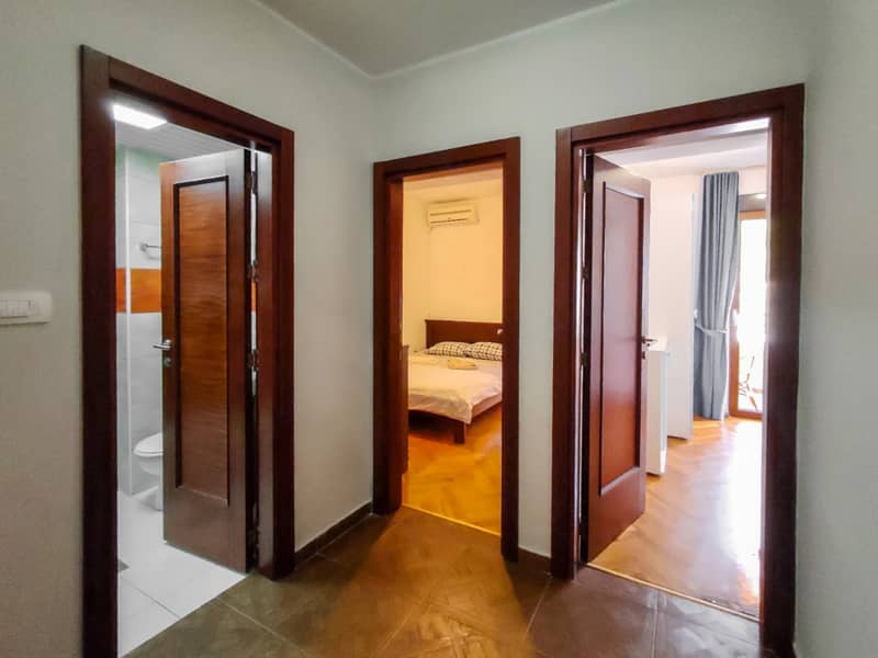 Светлая квартира с 3 спальнями, 78 м², Будва — фото 11