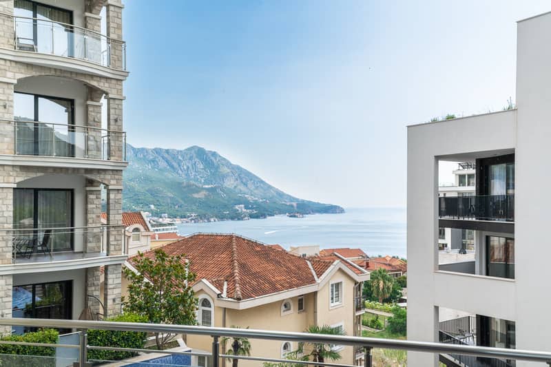 Modern 59 m² apartment with panoramic sea view in Bečići — photo 6
