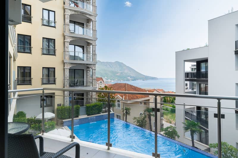 Modern 59 m² apartment with panoramic sea view in Bečići — photo 5