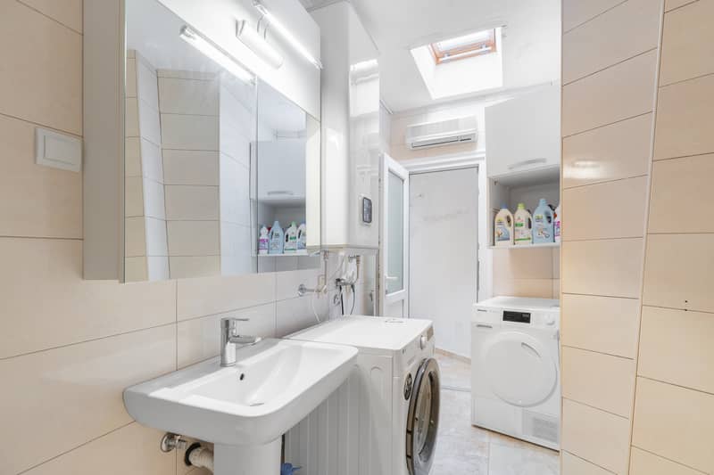 Spacious apartment with sea view in Sveti Stefan — 77 m² — photo 7