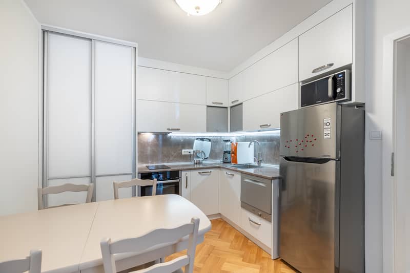 Spacious apartment with sea view in Sveti Stefan — 77 m² — photo 3