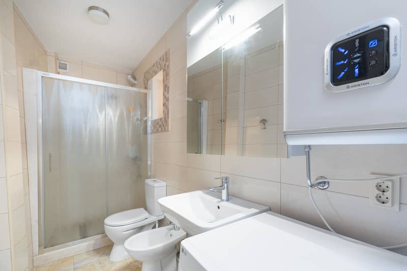 Spacious apartment with sea view in Sveti Stefan — 77 m² — photo 6