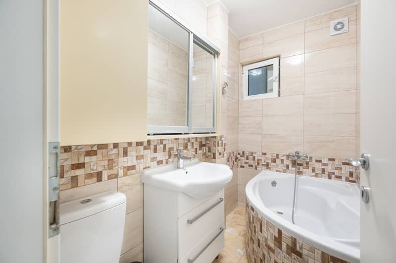 Spacious apartment with sea view in Sveti Stefan — 77 m² — photo 11