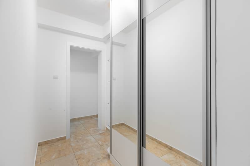 Spacious apartment with sea view in Sveti Stefan — 77 m² — photo 9