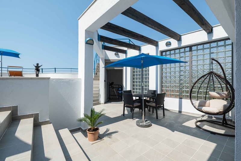 Роскошная инвестиционная вилла в Близикуће – 3 апартамента, бассейн и 120 м² террас на крыше — фото 4