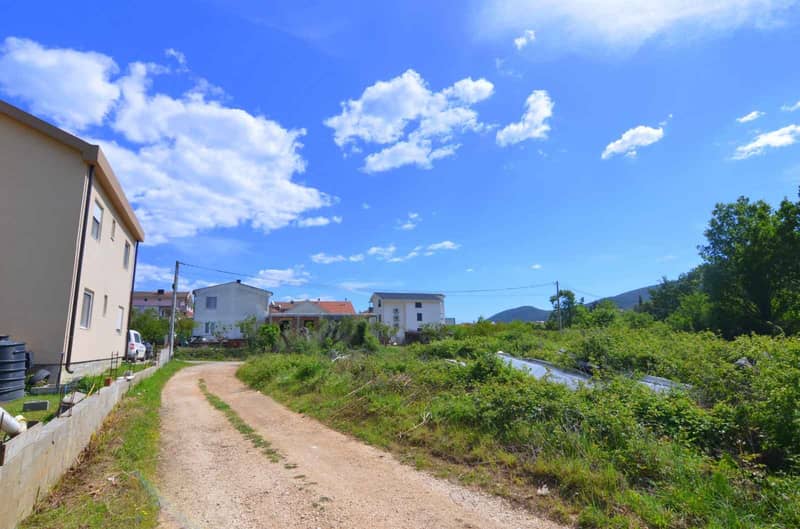 LAND PLOT IN LASTVA — 1,600 m² WITH BUILDING RIGHTS FOR 1,600 m², NEAR JAZ BEACH — photo 7
