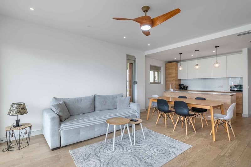 Spacious 2-bedroom apartment for sale with sea view and 40 m² terrace — photo 12