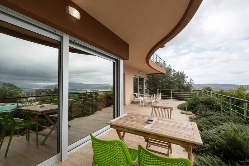 Spacious 2-bedroom apartment for sale with sea view and 40 m² terrace — photo 31