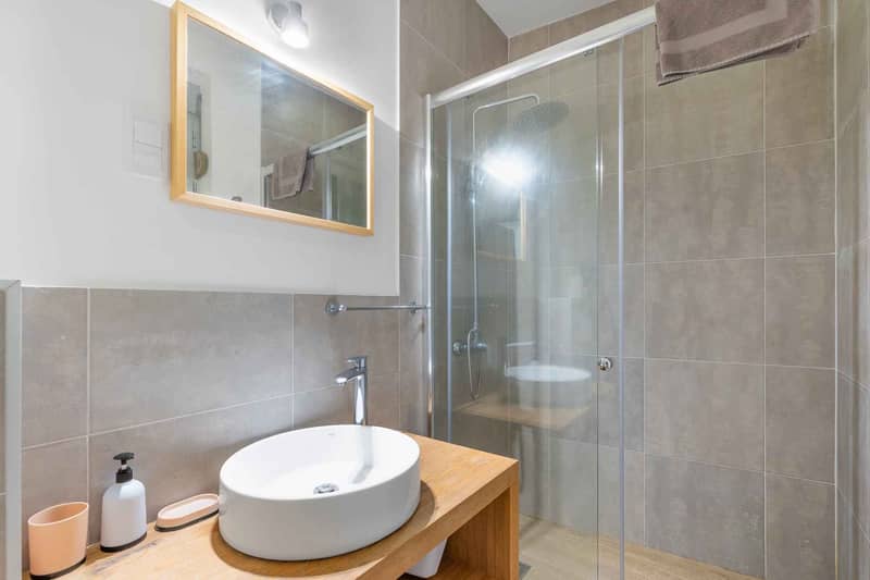 Spacious 2-bedroom apartment for sale with sea view and 40 m² terrace — photo 20