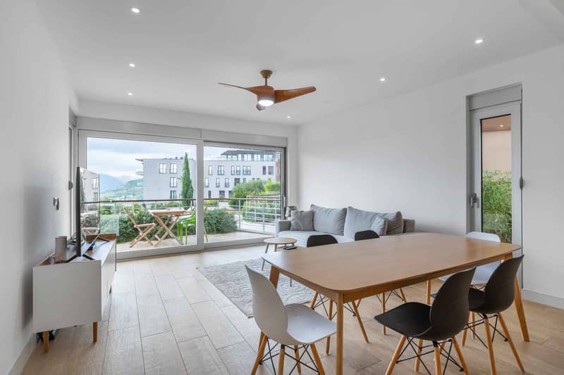 Spacious 2-bedroom apartment for sale with sea view and 40 m² terrace — photo 9