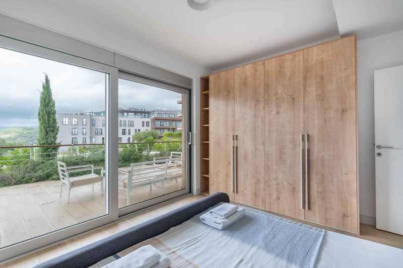 Spacious 2-bedroom apartment for sale with sea view and 40 m² terrace — photo 29