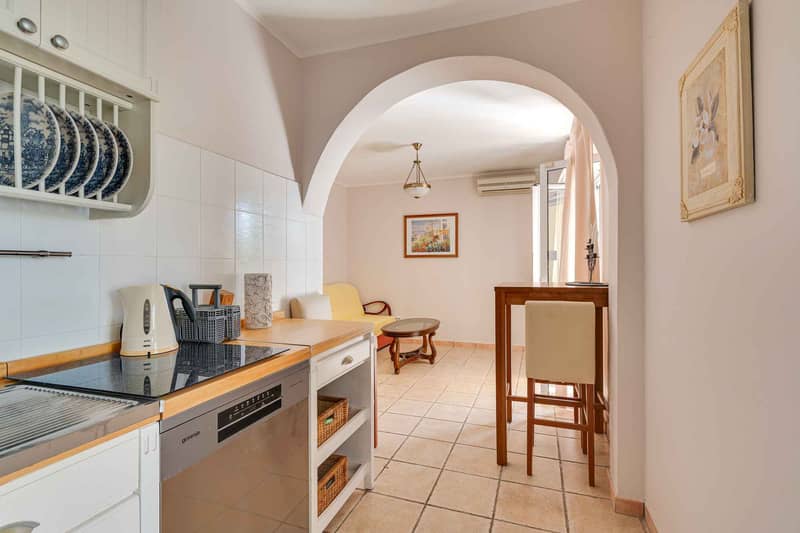 3-Bedroom Apartment on Ground Floor with Separate Entrance and Sea View — photo 2