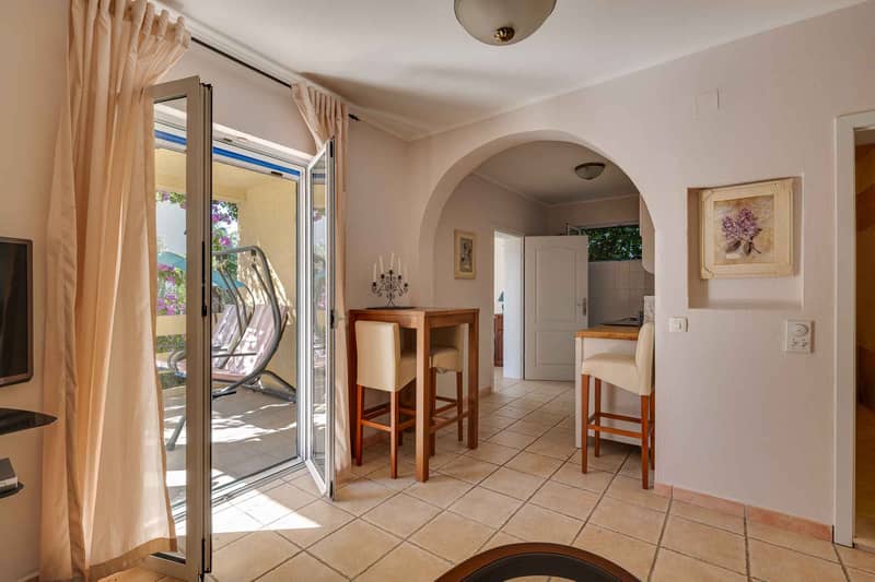 3-Bedroom Apartment on Ground Floor with Separate Entrance and Sea View — photo 7