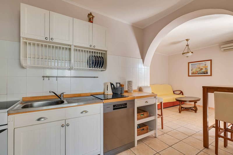 3-Bedroom Apartment on Ground Floor with Separate Entrance and Sea View — photo 16