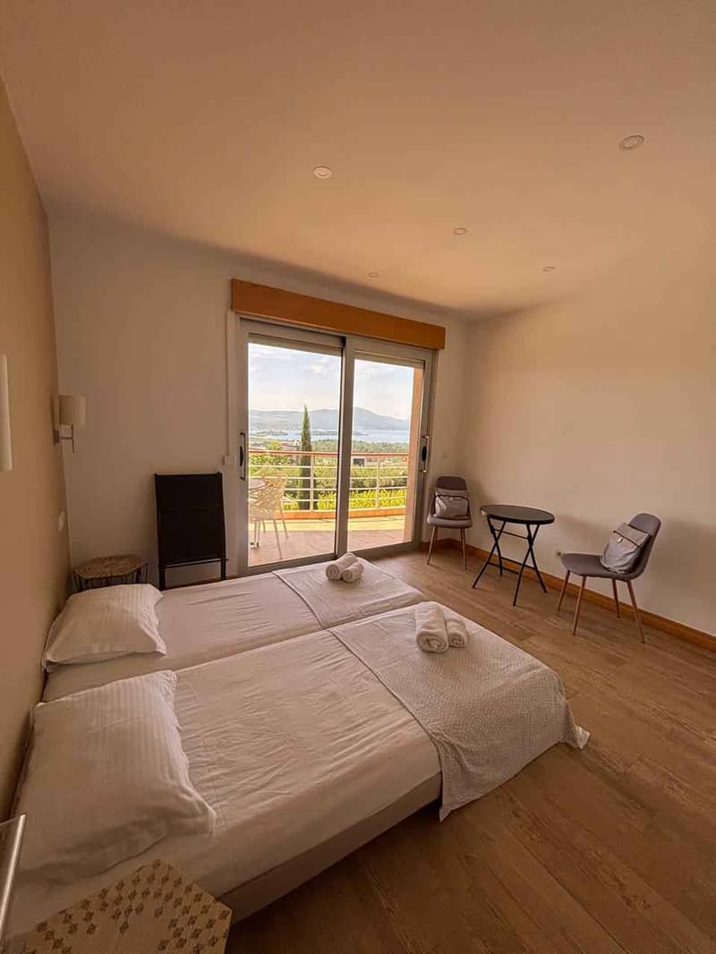 Spacious, fully furnished apartment with sea view for sale — photo 5