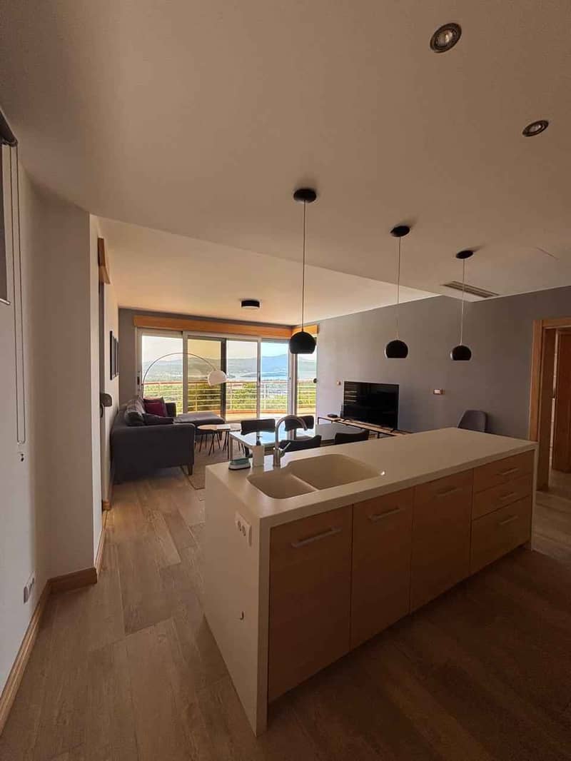 Spacious, fully furnished apartment with sea view for sale — photo 19