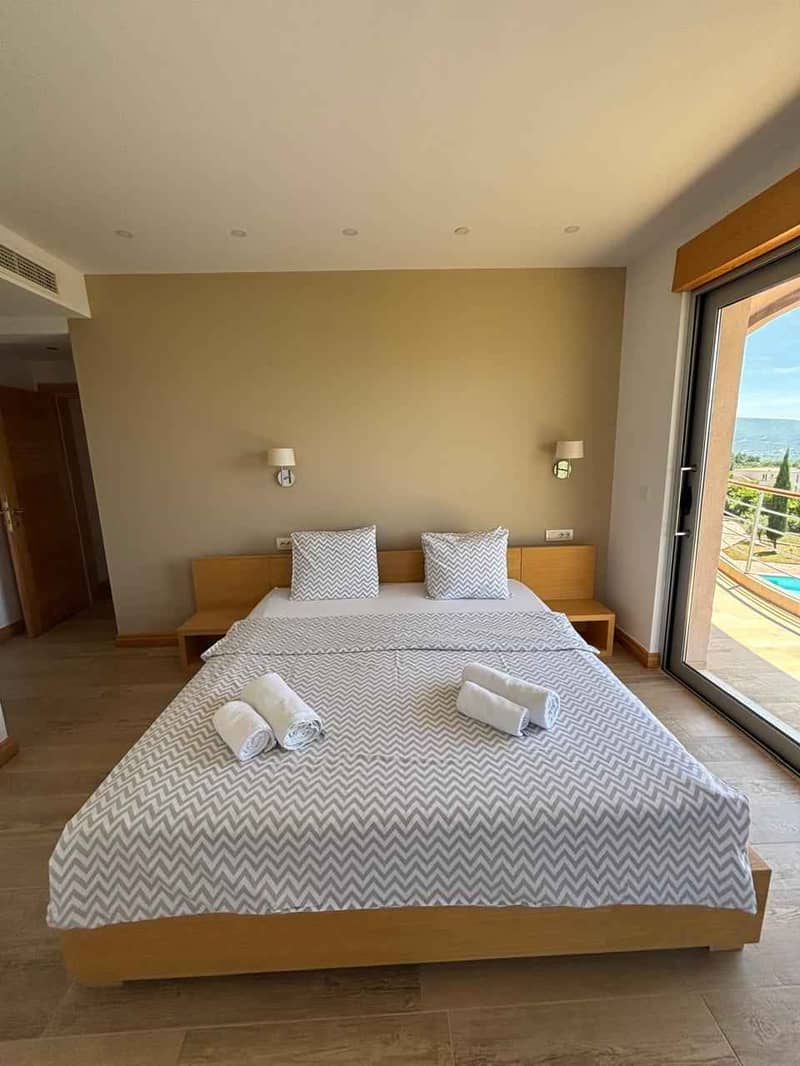 Spacious, fully furnished apartment with sea view for sale — photo 16