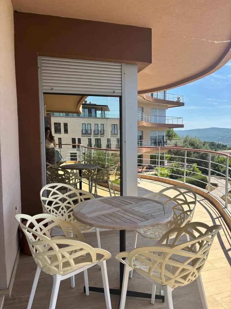 Spacious, fully furnished apartment with sea view for sale — photo 3