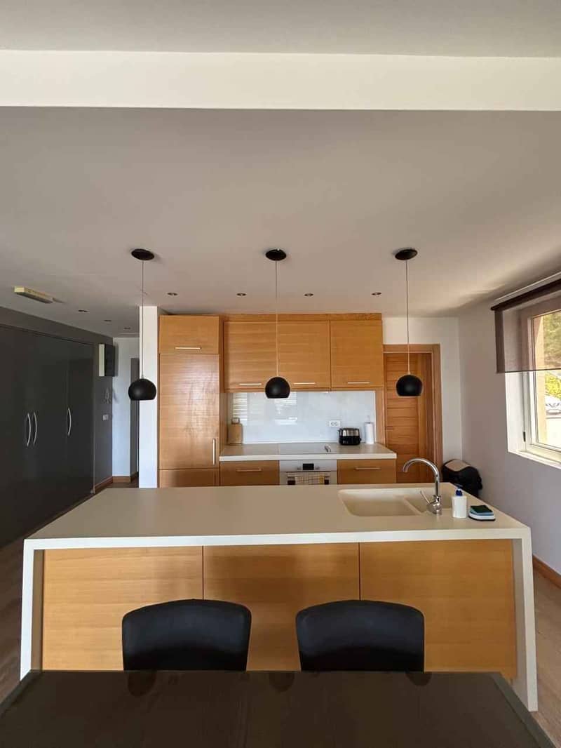 Spacious, fully furnished apartment with sea view for sale — photo 11