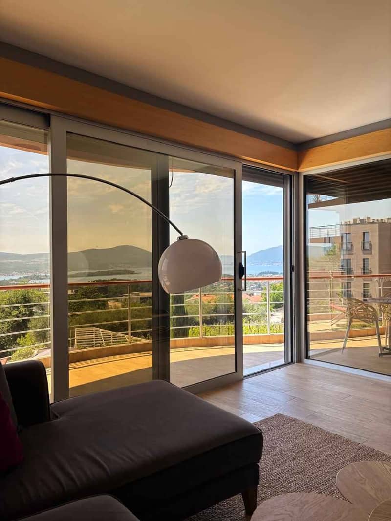 Spacious, fully furnished apartment with sea view for sale — photo 9