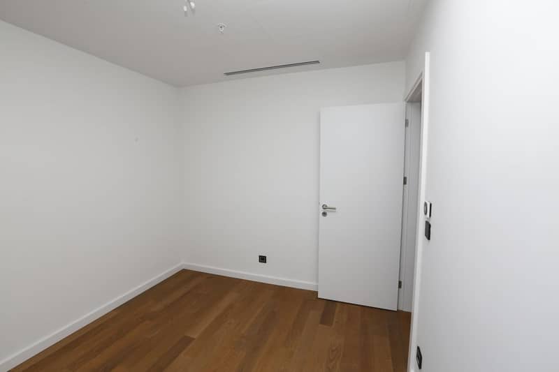 Spacious Apartments in a Unique Residential Complex (001132) — photo 42