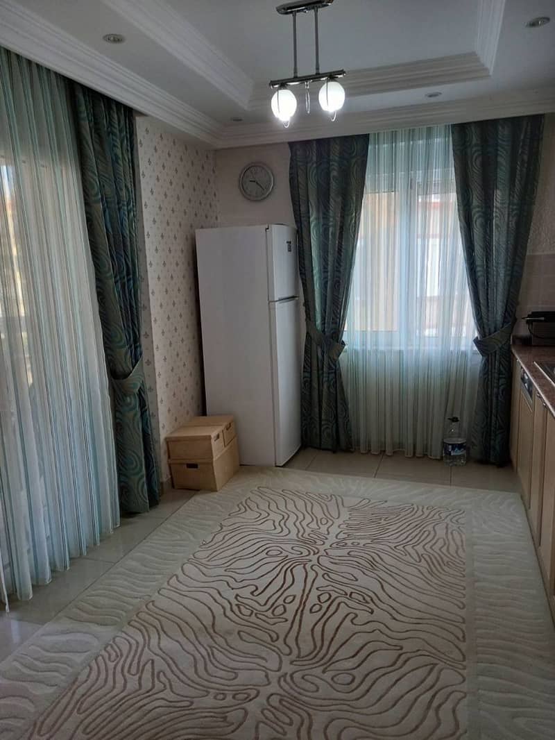 Просторная квартира с 2 балконами в живописном районе Оба (31800) — фото 11
