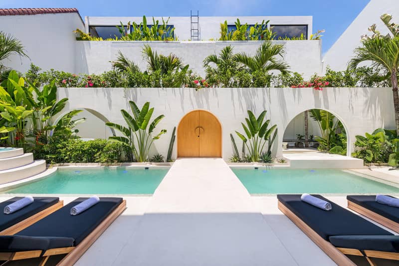 Prestigious fully equipped villas with swimming pools and recreation areas in Tibubeneng, Bali, Indonesia — photo 27