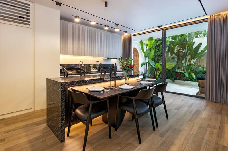 Prestigious fully equipped villas with swimming pools and recreation areas in Tibubeneng, Bali, Indonesia — photo 10