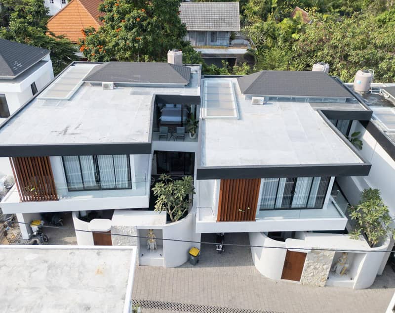 Complex of villas with swimming pools and gardens in the picturesque area of Umalas, Bali, Indonesia — photo 8