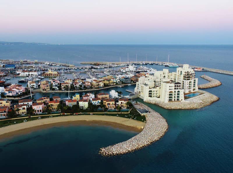 Luxury residence with its own yacht marina, restaurants and spa, near the center of Limassol, Cyprus — photo 9