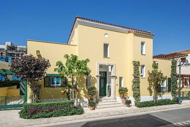 Villas with private docks and swimming pools in a luxury residence on an island, Limassol, Cyprus — photo 9