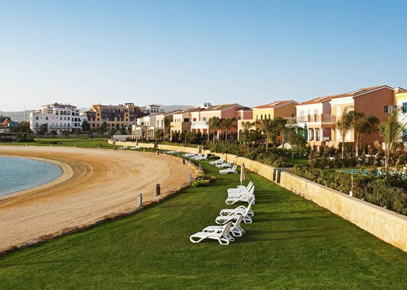 Villas with private docks and swimming pools in a luxury residence on an island, Limassol, Cyprus — photo 11