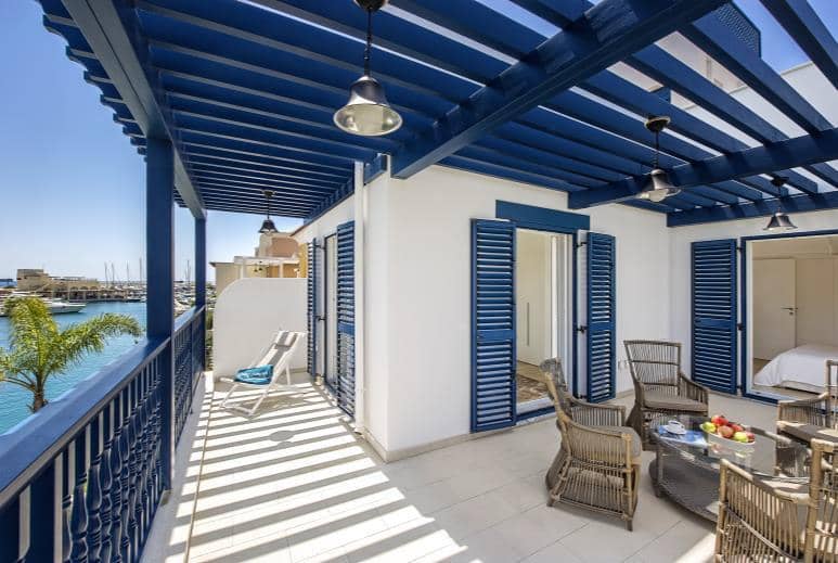 Villas with private docks and swimming pools in a luxury residence on an island, Limassol, Cyprus — photo 7