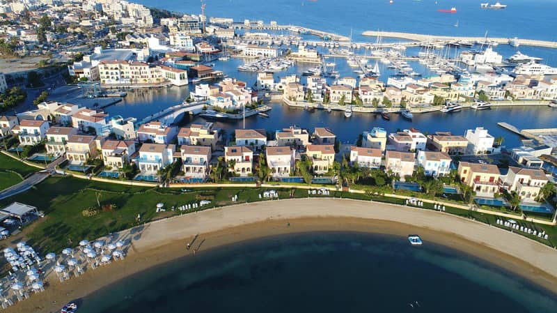 Villas with private docks and swimming pools in a luxury residence on an island, Limassol, Cyprus — photo 14
