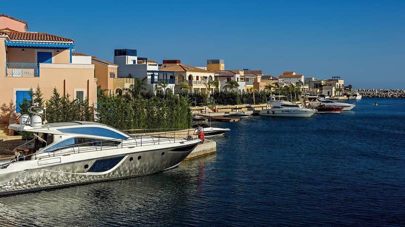 Villas with private docks and swimming pools in a luxury residence on an island, Limassol, Cyprus — photo 12
