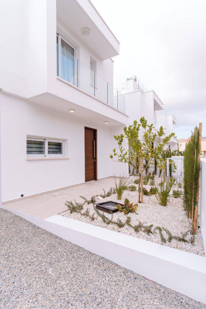 Complex of villas with swimming pools and gardens near the beaches, Paphos, Cyprus — photo 40