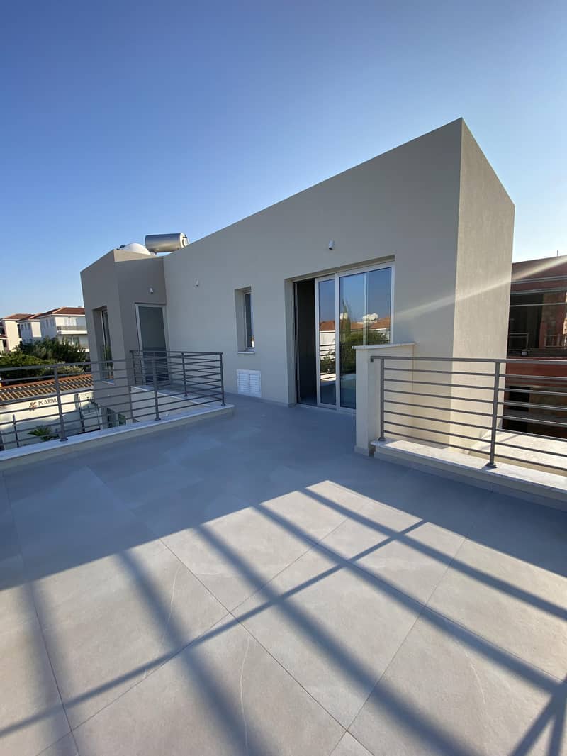Gated residence with a swimming pool, a spa and a tennis court near the sea, Kapparis, Cyprus — photo 7